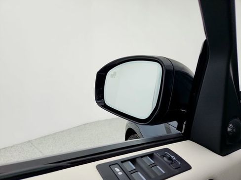 New 2026 Land Rover Discovery Limited Edition AWD/4WD image 19