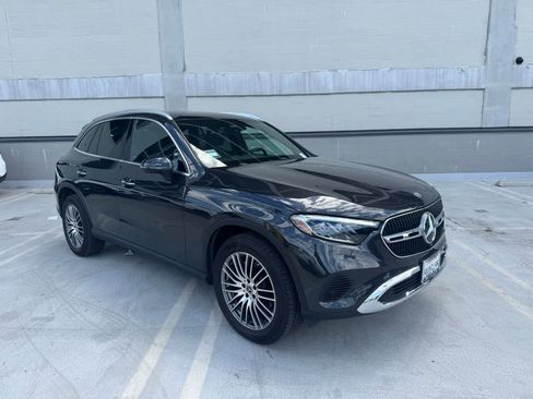 Used 2026 Mercedes-Benz GLC 300 image 2