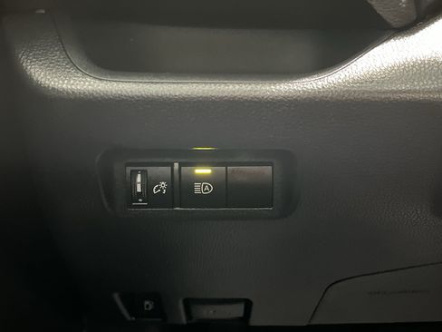 Used 2025 Toyota RAV4 XLE AWD/4WD image 27