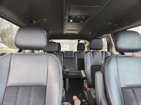 Used 2017 Dodge Grand Caravan SXT w/ Driver Convenience Group image 19