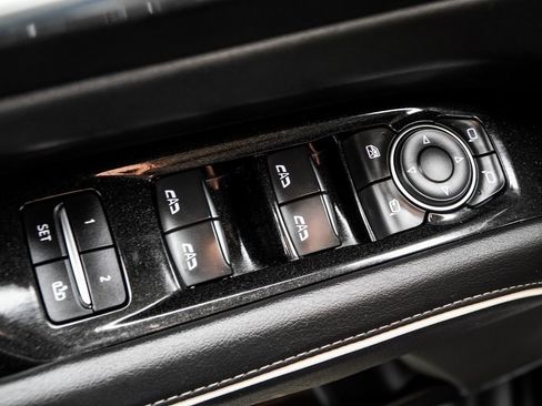 Used 2021 Cadillac Escalade Premium Luxury image 51