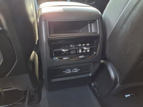 Used 2023 Jeep Grand Cherokee Laredo image 13