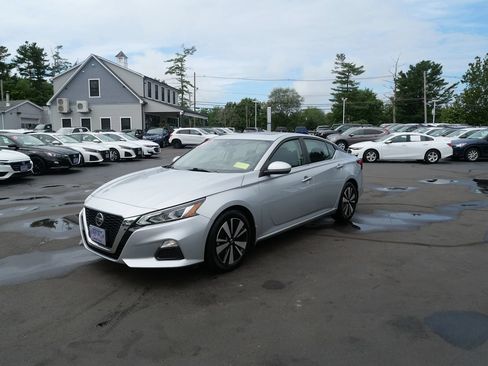 Used 2021 Nissan Altima 2.5 SV w/ SV Premium Package FWD image 1