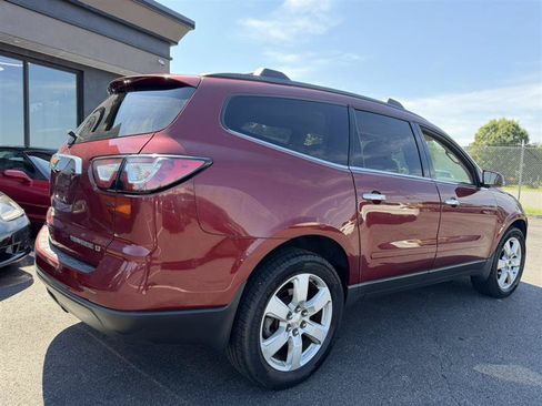 Used 2016 Chevrolet Traverse LT w/ Style and Technology Package FWD image 6