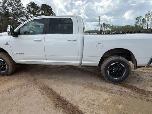 New 2026 RAM 2500 Laramie AWD/4WD image 11