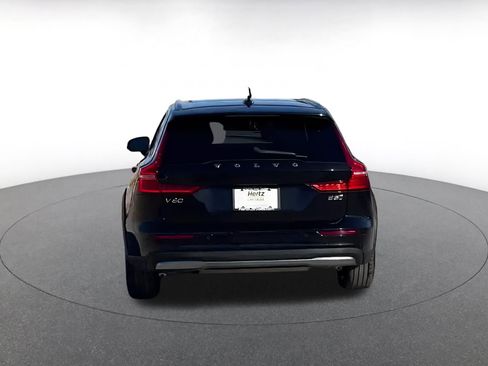 Used 2025 Volvo V60 B5 Cross Country Plus image 12