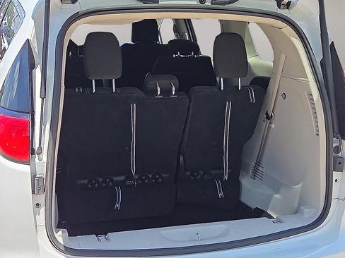Used 2023 Chrysler Voyager LX FWD image 8