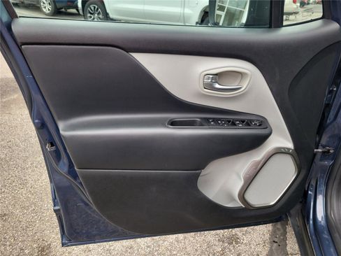 Used 2022 Jeep Renegade Latitude image 14