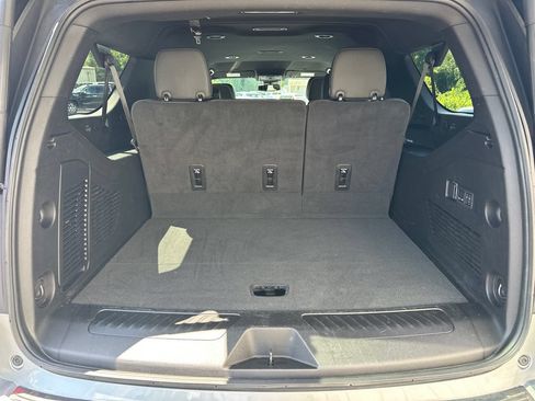 Used 2024 GMC Yukon XL SLT w/ SLT Luxury Package RWD image 19