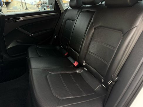 Used 2017 Volkswagen Passat 1.8T R-Line FWD image 13