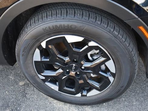 Used 2025 Kia Sorento S image 11