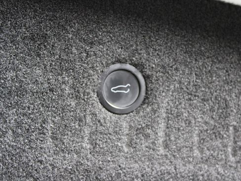 Used 2022 Tesla Model S AWD/4WD image 30