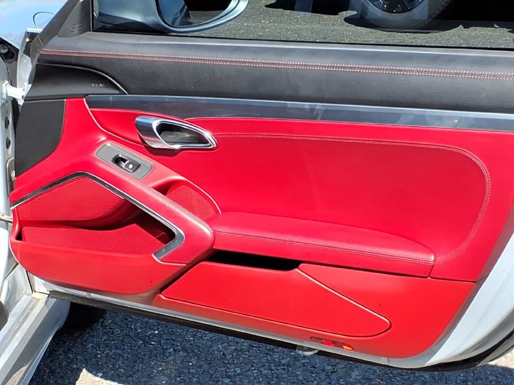 Used 2017 Porsche 718 Boxster RWD image 10