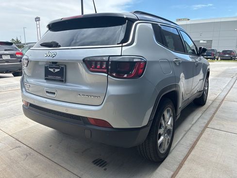 Used 2025 Jeep Compass Limited image 4