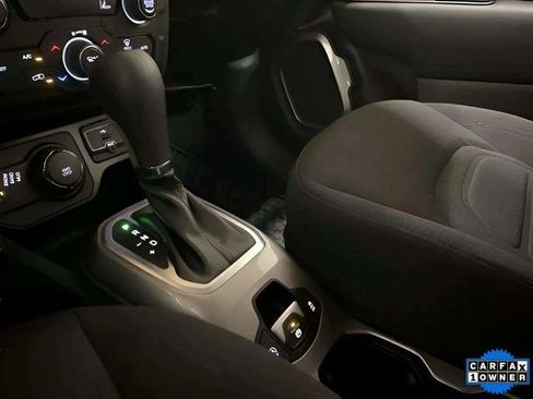 Used 2022 Jeep Renegade Latitude AWD/4WD image 70