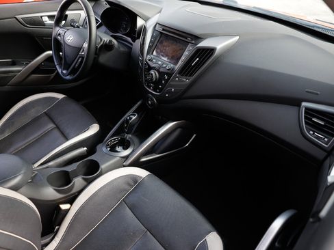 Used 2015 Hyundai Veloster Turbo image 18