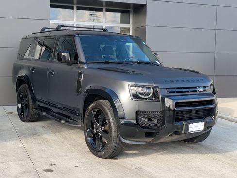 Used 2025 Land Rover Defender 130 V8 image 3