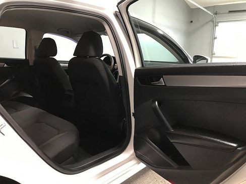 Used 2015 Volkswagen Passat 1.8T Limited Edition image 18