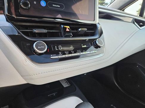 Used 2024 Toyota Corolla SE w/ SE Package image 34