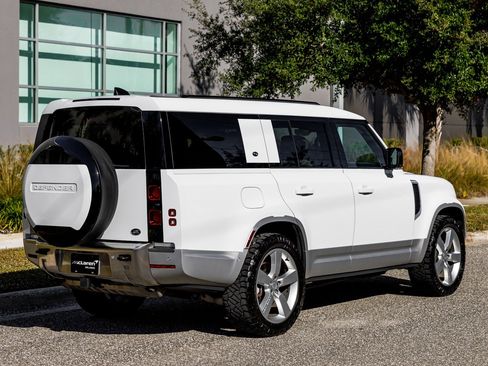 Used 2023 Land Rover Defender 130 SE image 10