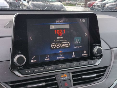 Used 2025 Nissan Altima 2.5 SV FWD image 18