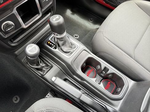 Used 2022 Jeep Wrangler Sport AWD/4WD image 17