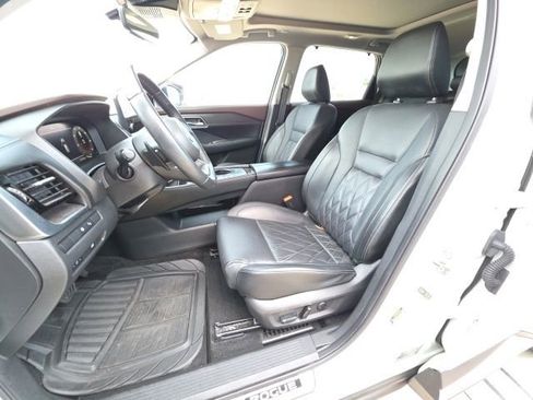 Used 2023 Nissan Rogue Platinum w/ Platinum Premium Package FWD image 13