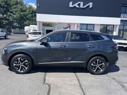 Used 2024 Kia Sportage EX AWD/4WD image 2
