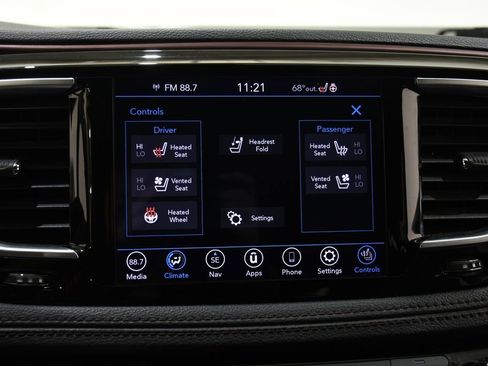 Used 2020 Chrysler Pacifica Limited image 19