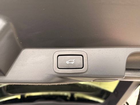 Used 2020 Land Rover Range Rover Sport SE image 20