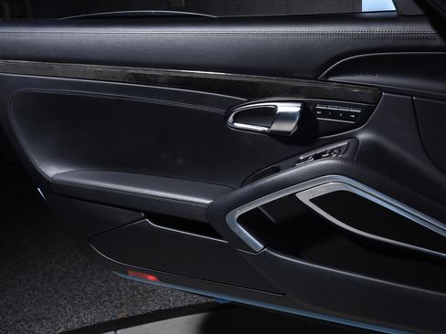 Used 2017 Porsche 911 Turbo S image 33