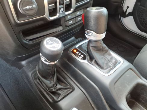 Used 2022 Jeep Wrangler Unlimited Sport AWD/4WD image 15