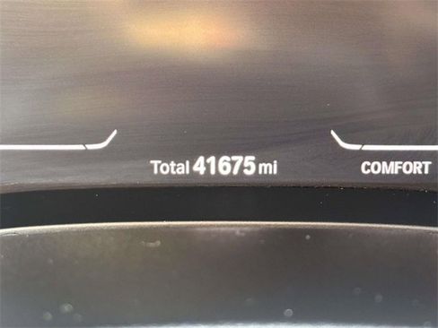 Used 2020 BMW 530i xDrive w/ Executive Package image 11