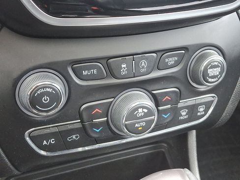 Used 2021 Jeep Cherokee Limited AWD/4WD image 17