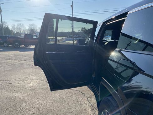 Used 2024 Jeep Grand Cherokee L Limited w/ Luxury Tech Group II image 18