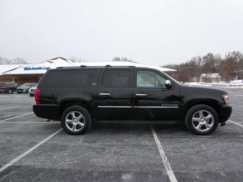 Used 2013 Chevrolet Suburban LTZ image 4