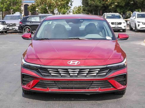 Used 2024 Hyundai Elantra SEL FWD image 2