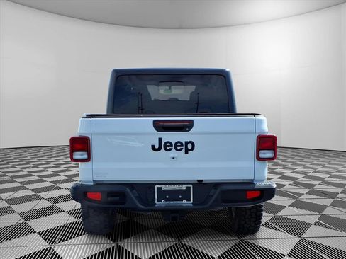 Used 2022 Jeep Gladiator Sport image 8