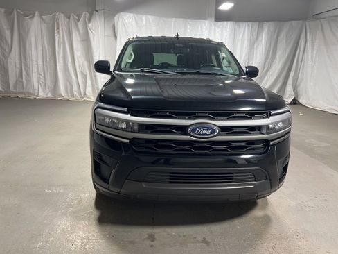 Used 2024 Ford Expedition XLT image 2