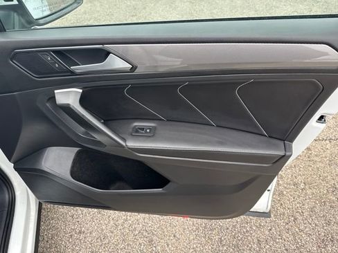 Certified 2024 Volkswagen Tiguan SE image 34