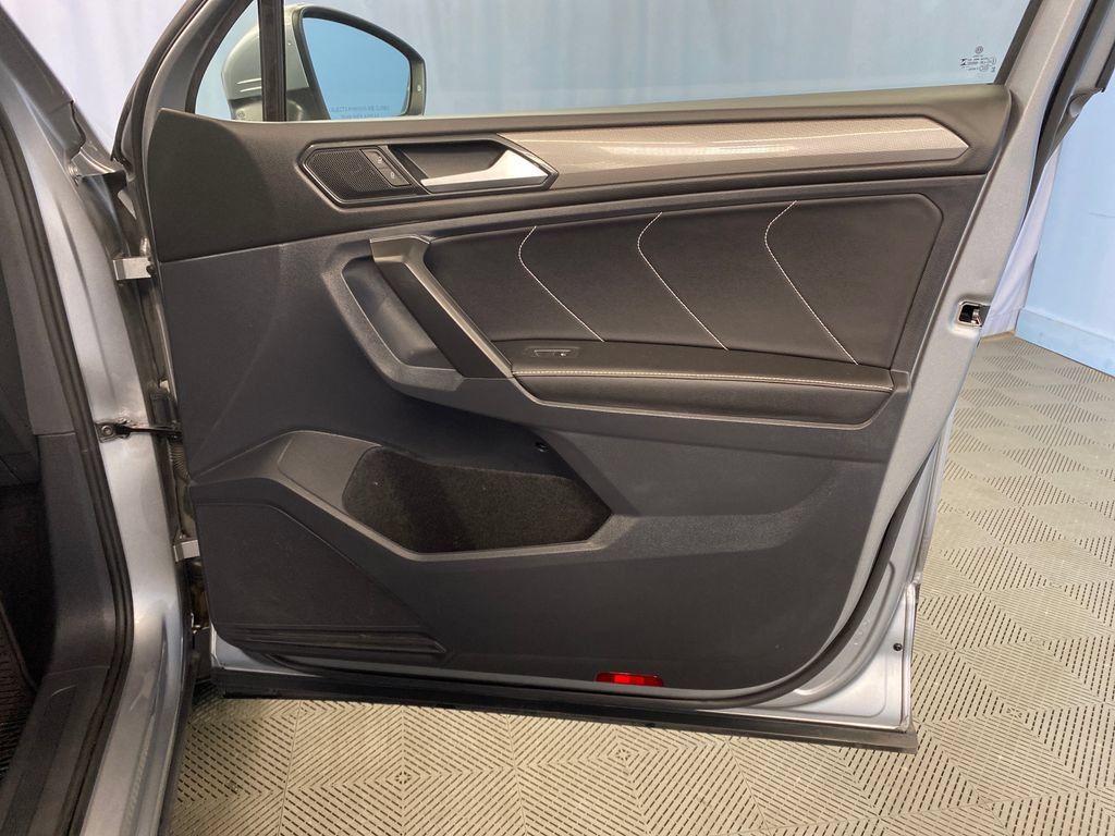 Used 2023 Volkswagen Tiguan SE AWD/4WD image 43