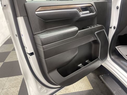 Used 2022 Chevrolet Silverado 1500 LT image 10