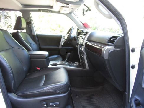 Used 2018 Toyota 4Runner Limited AWD/4WD image 19