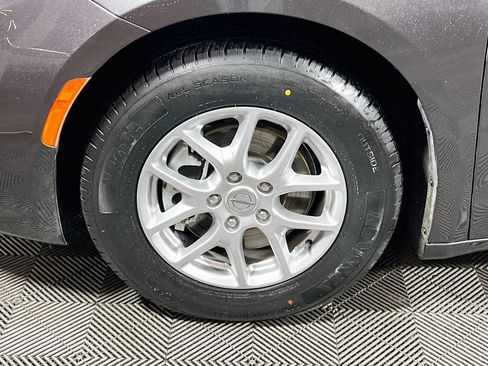 Used 2023 Chrysler Pacifica Touring-L FWD image 28