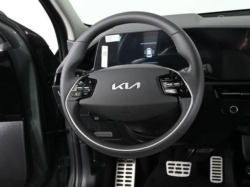 New 2025 Kia Niro EX Touring image 3