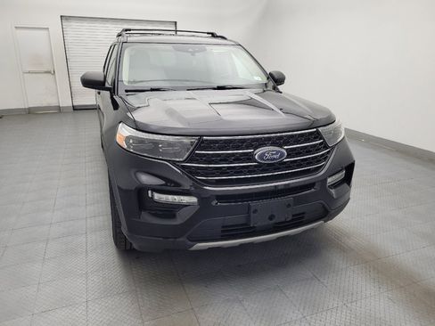 Used 2020 Ford Explorer XLT w/ Equipment Group 202A AWD/4WD image 14