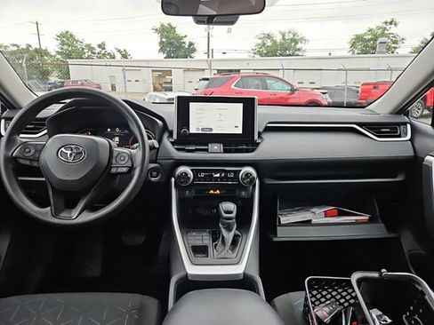 Used 2025 Toyota RAV4 XLE AWD/4WD image 5