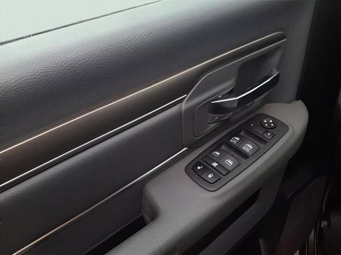 Used 2019 RAM 1500 Classic SLT image 10