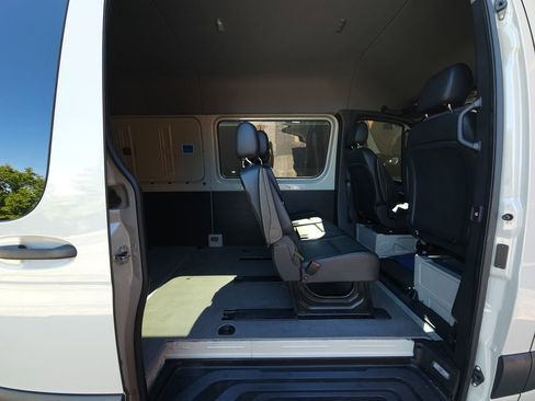 Used 2023 Mercedes-Benz Sprinter 2500 image 30