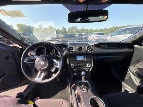 Used 2020 Ford Mustang Coupe RWD image 4
